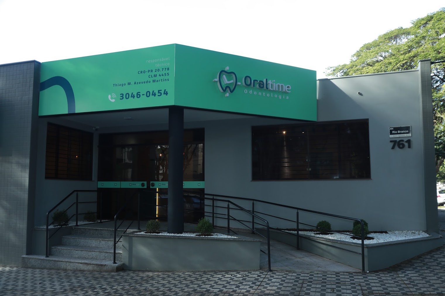 Fachada da clínica Oral Time na Avenida Rio Branco, 761, em Maringá